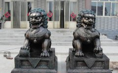 銅獅子雕塑應該怎樣擺放?